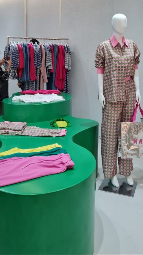 Nagita Creates an Instagramable Pop Up Store at the Mall, Take a Look at Her Collection