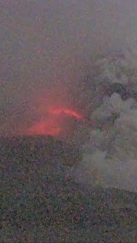 Gunung Merapi Muntahkan Awan Panas Guguran, Belasan Desa Terdampak<br>