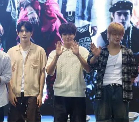 FOTO: Keseruan NCT 127 Sapa Penggemar di Jakarta dalam 'Fact Check' Face To Face Album Sign Event