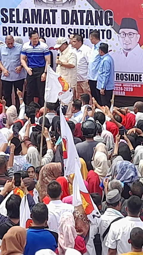 Kampanye di Padang, Prabowo Janji Berantas Kemiskinan dan Korupsi