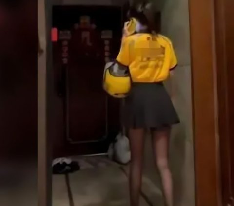 Viral for the Sake of Beautiful Influencer Content Wearing Ojol Uniform with Super Mini Skirt, Here's the Ending