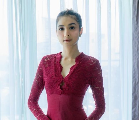Being a Bridesmaid All Day, Mikha Tambayong Transforms from Calm to Bold with Makeup