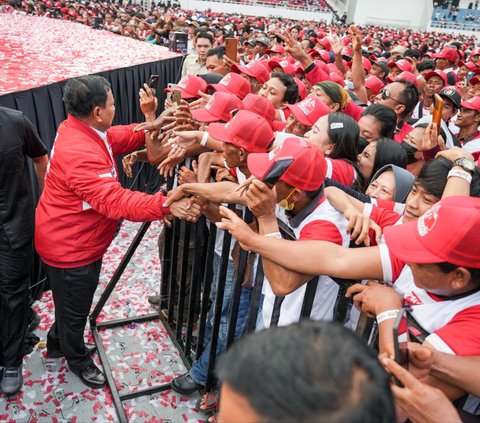 FOTO: Momen Prabowo Sapa Puluhan Ribu Kader yang Hadiri HUT ke-9 PSI di Semarang