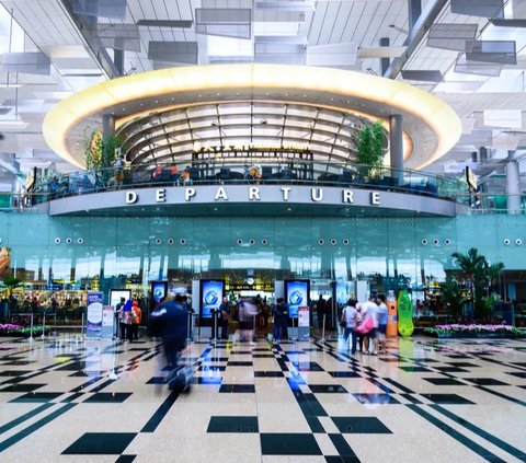 Bandara Changi sabet gelar 'Bandara Terbaik Dunia' pertama kali pada 1988. Penghargaan ini kian menasbihkan posisi Singapura sebagai negara maju di Asia Tenggara.
