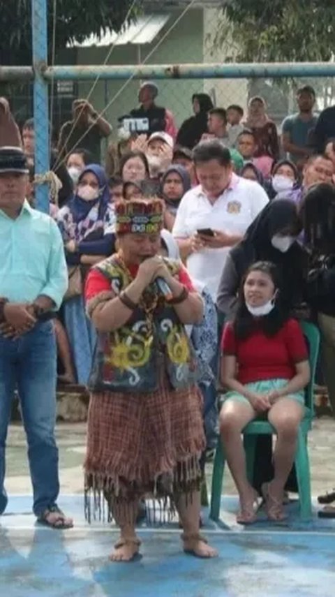 MOMEN IDA DAYAK GELAR PENGOBATAN