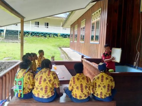 Penjaga Pendidikan dari Papua