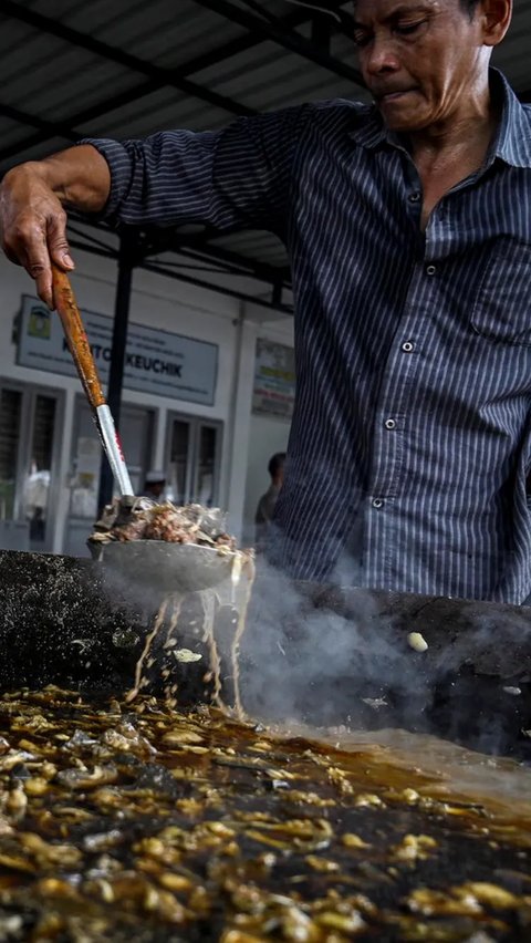 Kuliner tersebut adalah Kuah Beulangong, menu kari daging tradisional khas Banda Aceh.