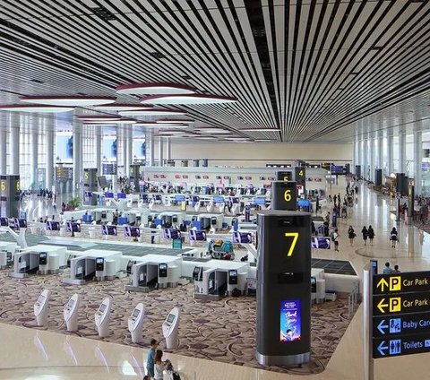Terminal 4 dilengkapi fasilitas otomatisasi canggih dari proses check-in hingga boarding.