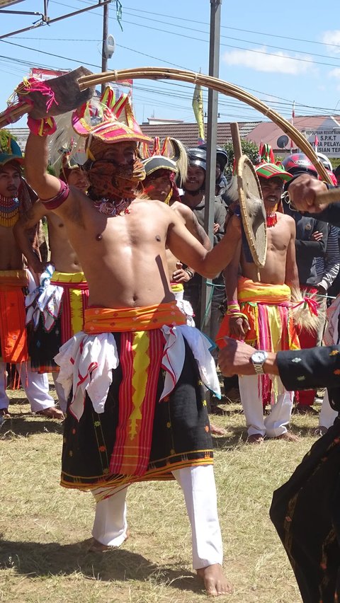 Tarian Perang Khas Manggarai