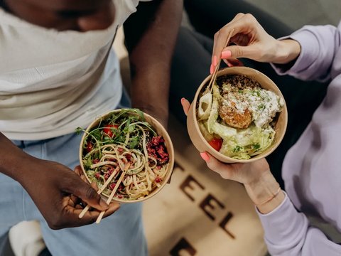 Makan tidak tepat saat diet malah buat tambah gendut.