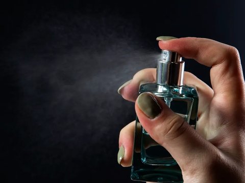 Berikut merupakan jenis - jenis parfum yang bisa dipilih berdasarkan tingkat konsentrasi dan ketahanan aromanya.