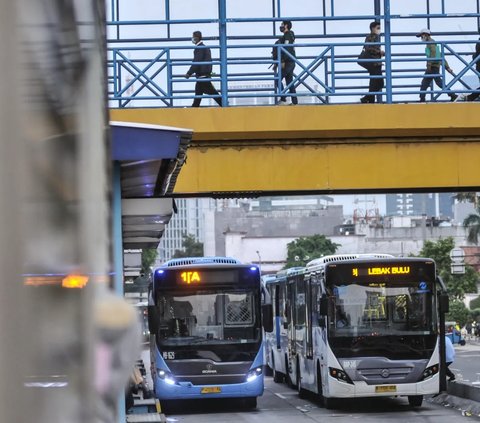 Bukan karena terbengkalai, melainkan 417 bus Transjakarta itu disebut telah habis pemakaiannya.