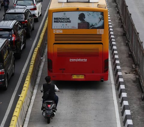 Ratusan Bus Transjakarta Bersiap Masuk 'Kandang'