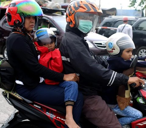 Kepolisian melihat banyak bahaya mengintai pemudik menggunakan sepeda motor. Terlebih bagi yang membawa anak-anak.