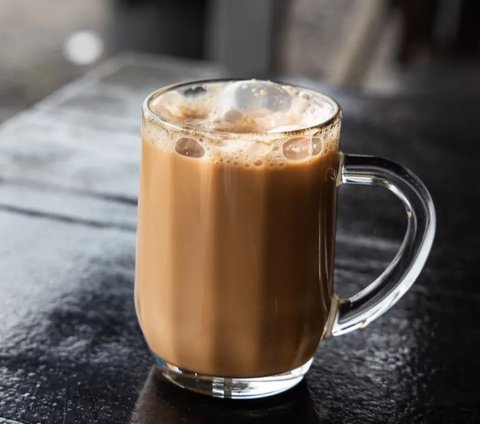 Tapi, keunikan teh tarik nggak hanya terbatas pada proses pengolahannya saja karena teh tarik menyimpan cerita menarik. Apa itu?