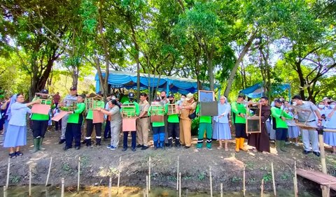 Pusat Riset Sains dan Teknologi Atmosfer-Organisasi Riset Penerbangan dan Antariksa BRIN mengungkapkan penanaman hutan mangrove di sepanjang bibir pantai dapat mencegah ancaman tenggelam di sejumlah wilayah pesisir Pantai Utara Jawa (Pantura) termasuk Jakarta.