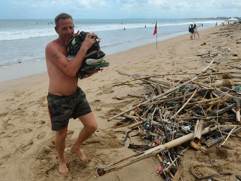 Bule Pengumpul Sampah Panutan di Bali