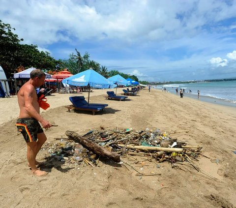 Bule Pengumpul Sampah Panutan di Bali