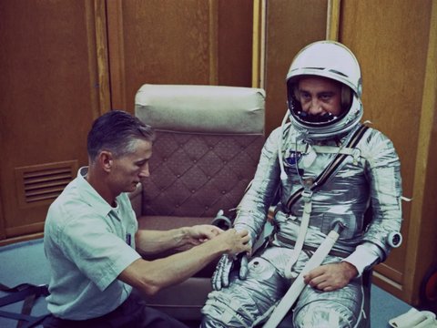 Wujud Pakaian Astronot NASA dari Tahun ke Tahun