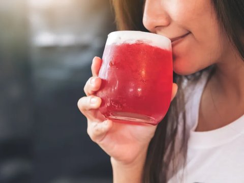 Jadi, Apakah Minum Air Dingin Diperbolehkan Saat Sedang Menstruasi?
