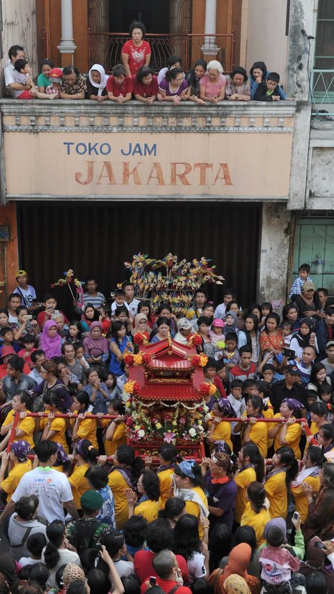 Di era kolonial, jalan ini bernama Handelstraat atau Jalan Perniagaan.