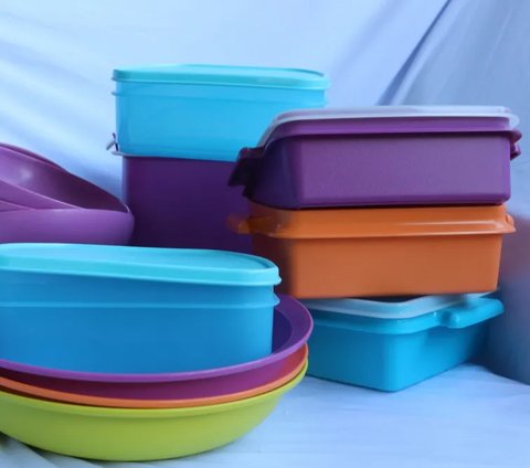 Nyatanya, bukan emak-emak di Indonesia saja yang sayang sama Tupperware, tapi juga emak-emak dari negara lain.