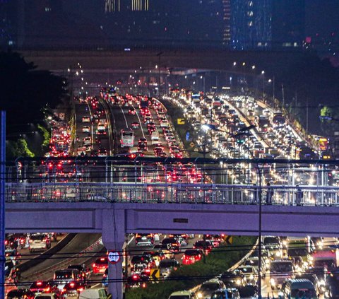 Jam Pulang Kerja Dibagi Dua Sesi Agar Bisa Mengurangi 50 Persen Kemacetan di Jakarta