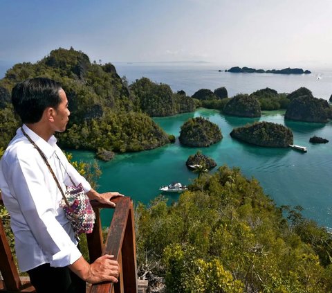 Presiden Joko Widodo pernah mengunjungi Raja Ampat. Di mata Jokowi, Raja Ampat merupakan surga kecil yang jatuh ke bumi.