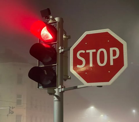 Ternyata Ini Alasan Lampu Lalu Lintas Berwarna Merah Kuning Hijau