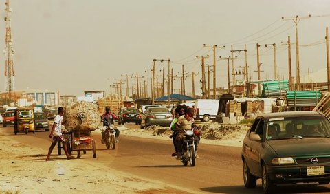 Dengan proyeksi jumlah penduduk Indonesia tahun 2045 sebanyak 342 juta jiwa, maka posisi Indonesia bisa terancam digantikan oleh Nigeria dan Pakistan.