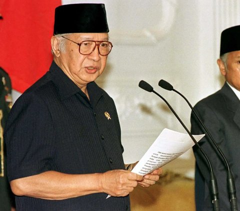 Detik-Detik Lengsernya Rezim Soeharto