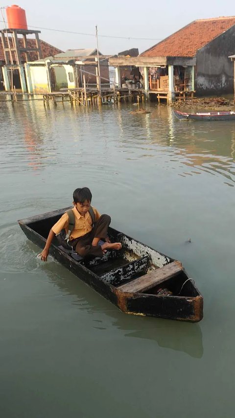 Pergi Sekolah Naik Perahu