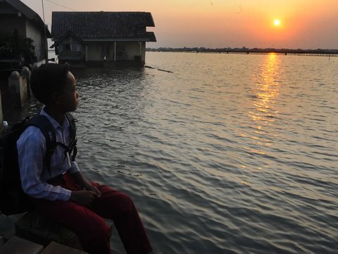 Pergi Sekolah Naik Perahu