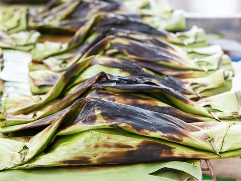 Ketika memakan hidangan yang dimasak menggunakan daun pisang, mungkin kamu akan mencium aroma khas yang kuat.