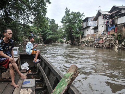 Kehidupan di Bantaran Ciliwung