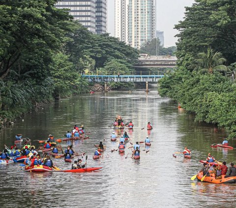 Kehidupan di Bantaran Ciliwung