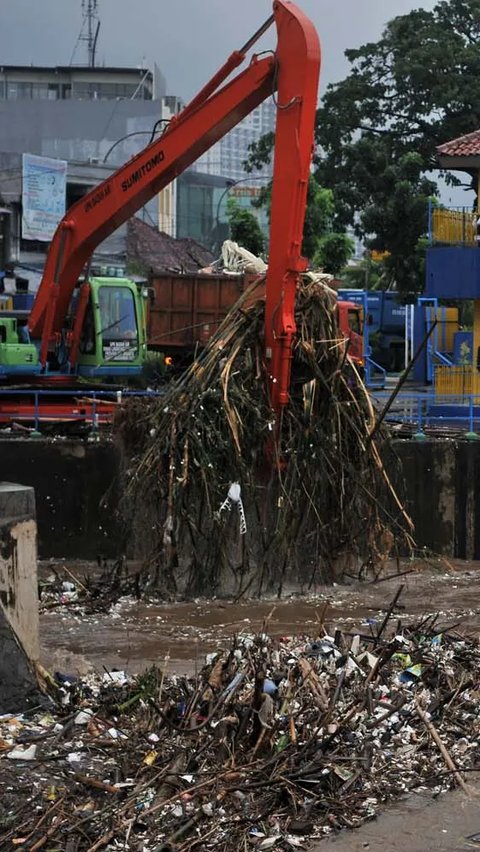 Kehidupan di Bantaran Ciliwung