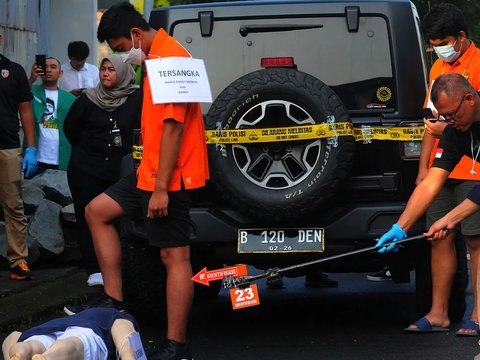 Gibran turut mengomentari bernada sindiran menanggapi klaim Polda Metro Jaya yang menyatakan bahwa video viral Mario Dandy pasang borgol sendiri adalah hasil editan.