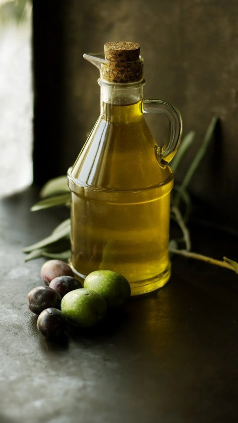 Sebagai sumber lemak murni, minyak zaitun tidak mengandung karbohidrat.