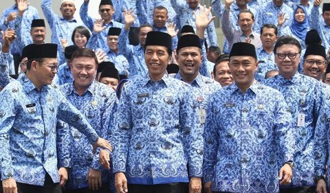 Presiden Jokowi ikut menerima gaji ke-13 dengan kisaran nominal sebesar Rp62.740.000.