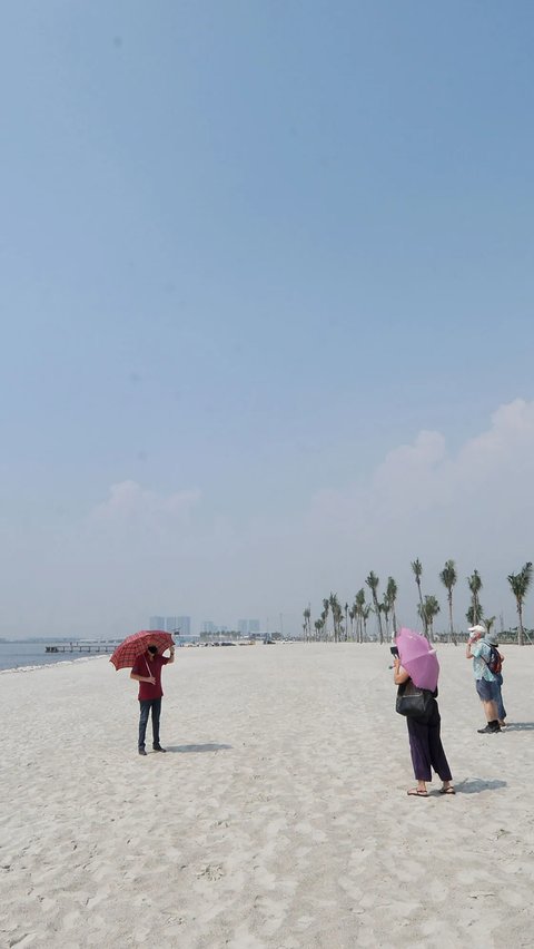 Menikmati Pasir Putih Buatan