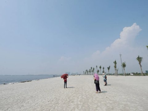 Menikmati Pasir Putih Buatan