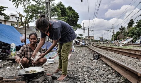 Syaratnya, pendatang harus punya tempat tinggal layak, pekerjaan tetap.