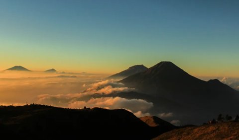 Gunung yang Jadi Primadona Para Pendaki, Ada yang Sudah Mencoba?