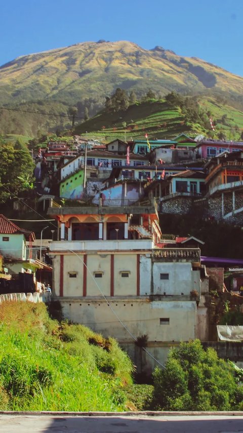 Berada di kaki Gunung Sumbing  mirip dengan kontur yang ada di Pegunungan Himalaya, Nepal