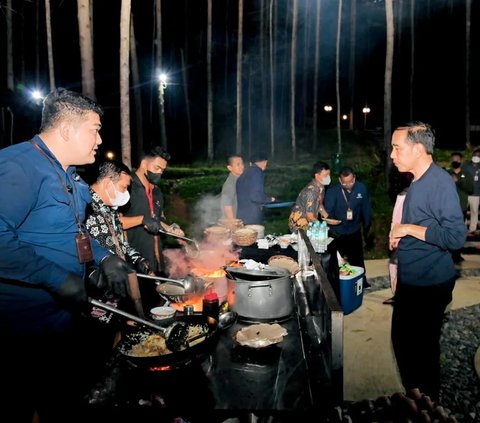 Kegelisahan itu disampaikan saat bertemu Menko Kemaritiman Luhut Binsar Pandjaitan. Paloh titip pesan agar Jokowi memposisikan diri sebagai seorang negarawan.