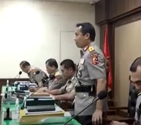 Komisi Kode Etik Polri yang diketuai Kabaintelkam Polri Komjen Pol Wahyu Widada menjatuhkan Pemecatan Tidak Dengan Hormat alias PTDH ke Teddy Minahasa.