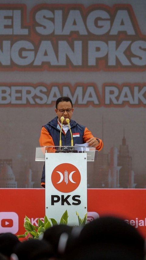 Lain lagi dengan PKS. PKS digoda oleh banyak pejabat negara untuk keluar dari koalisi dengan iming-iming tertentu.