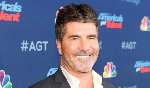 Lahir di Lambeth, London, pada  7 Oktober 1959, Simon Cowell dibesarkan di Elstree, Hertfordshire.