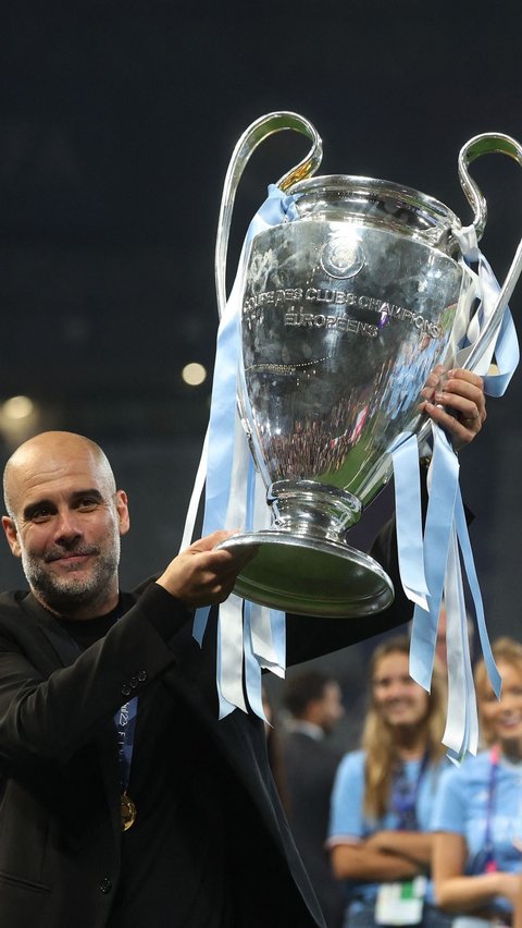 Keberhasilan pasukan Josep Guardiola bukan cuma meraih gelar Liga Champions. The Citizens sebelumnya sudah menjadi juara Premier League dan FA Cup.